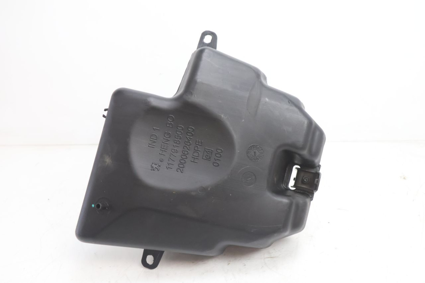 photo de RESERVOIR ESSENCE PEUGEOT KISBEE 2T 50 (2018 - 2022) - Gros plan technique