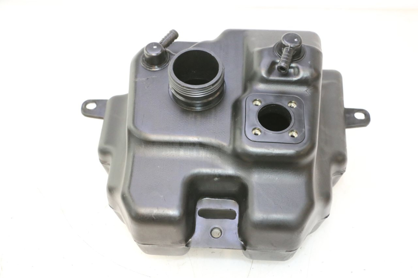 photo de RESERVOIR ESSENCE PEUGEOT KISBEE 4T 50 (2023 - 2026) - Gros plan technique