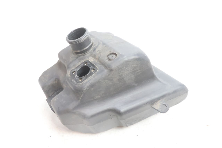 photo de RESERVOIR ESSENCE PEUGEOT KISBEE 4T 50 (2010 - 2017) - Détail de la pièce