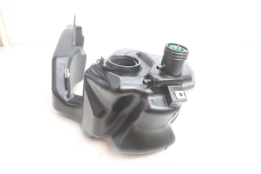 photo de RESERVOIR ESSENCE PIAGGIO LIBERTY 125 (1998 - 2008) - Détail de la pièce