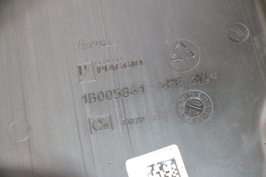 photo de RESERVOIR ESSENCE PIAGGIO MP3 HPE 300 (2019 - 2026) - Détail de la pièce