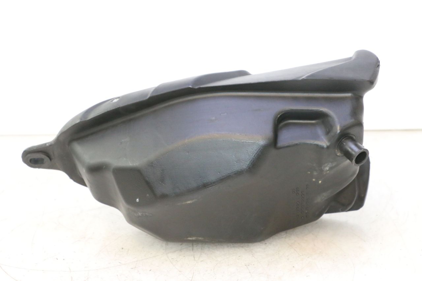photo de RESERVOIR ESSENCE RIEJU MRT PRO SUPERMOTARD 50 (2007 - 2018) - Gros plan technique