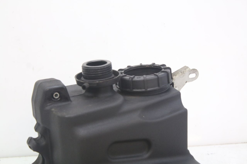 photo de RESERVOIR ESSENCE PEUGEOT GEOPOLIS RS 125 (2007 - 2009)