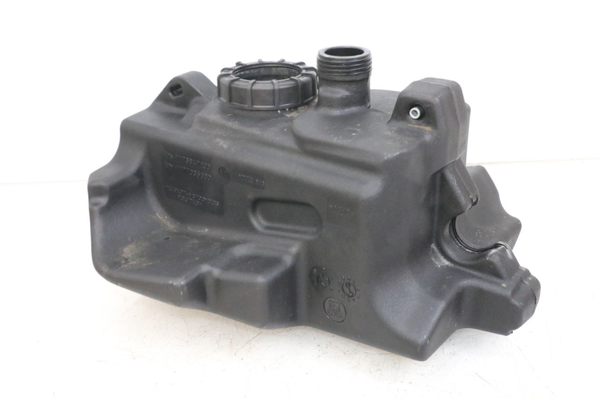 photo de RESERVOIR ESSENCE PEUGEOT GEOPOLIS RS 125 (2007 - 2009)