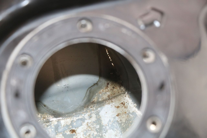 photo de RESERVOIR ESSENCE PEUGEOT TWEET 125 (2018 - 2021)