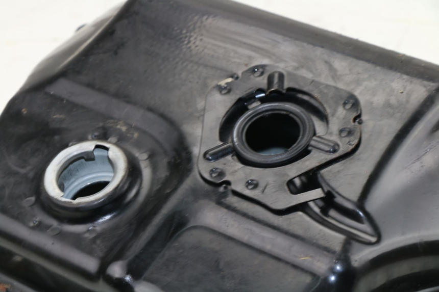 photo de RESERVOIR ESSENCE PEUGEOT TWEET 4T 50 (2010 - 2014)