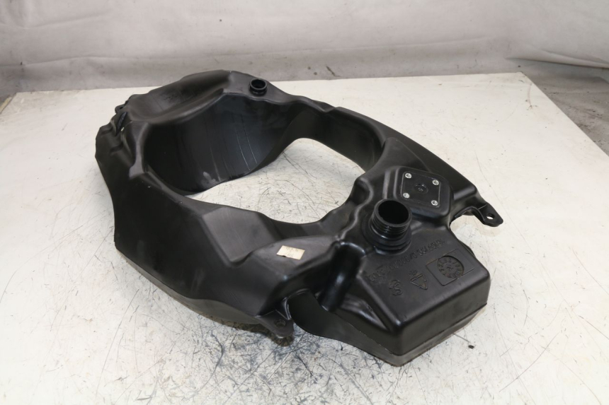 photo de RESERVOIR ESSENCE RIEJU RS SPORT NAKED 50 (2013 - 2018) - Détail de la pièce