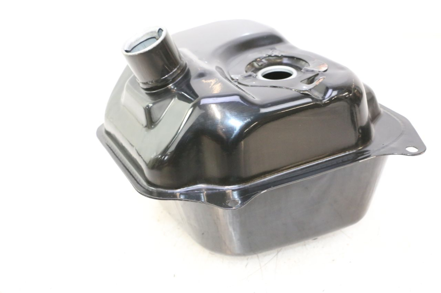 photo de RESERVOIR ESSENCE TNT MOTOR ROMA 10' 4T 50 (2007 - 2018) - Points de fixation