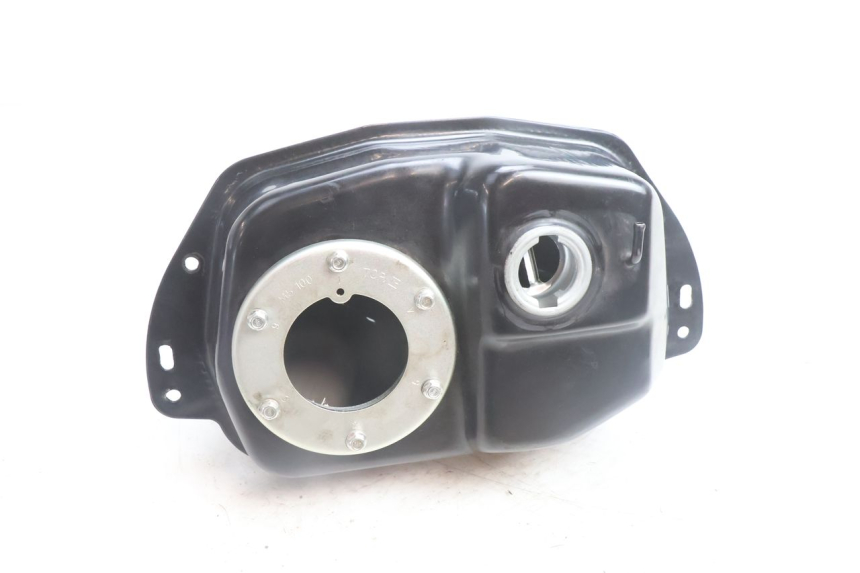 photo de RESERVOIR ESSENCE JM MOTORS SANTANA EVO 50 (2024 - 2026) - Gros plan technique