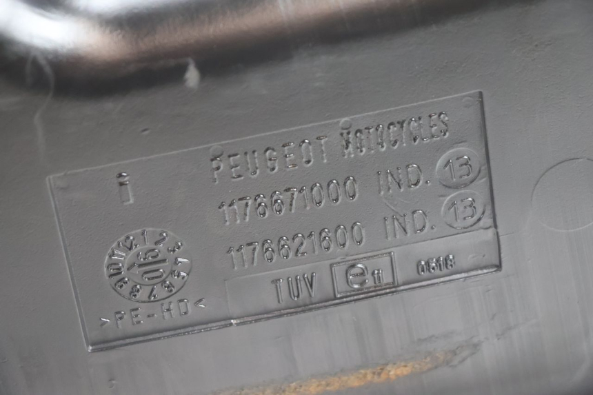 photo de RESERVOIR ESSENCE PEUGEOT SATELIS 125 (2006 - 2009) - Autre angle de vue