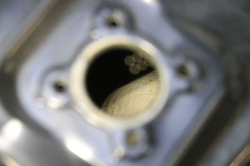 photo de RESERVOIR ESSENCE FYM SCOOTERONE 125 (2006 - 2008) - Zoom état d’usage