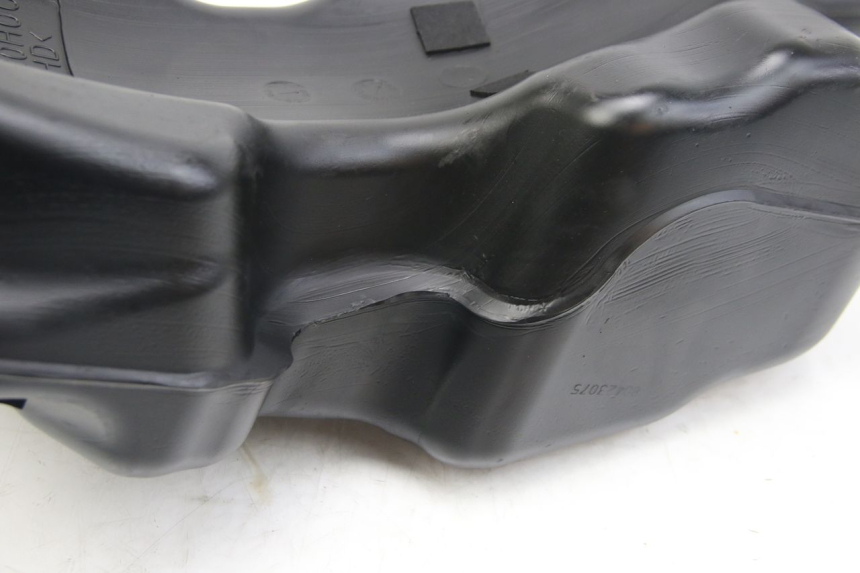 photo de RESERVOIR ESSENCE SUZUKI SIXTEEN 125 (2008 - 2010)