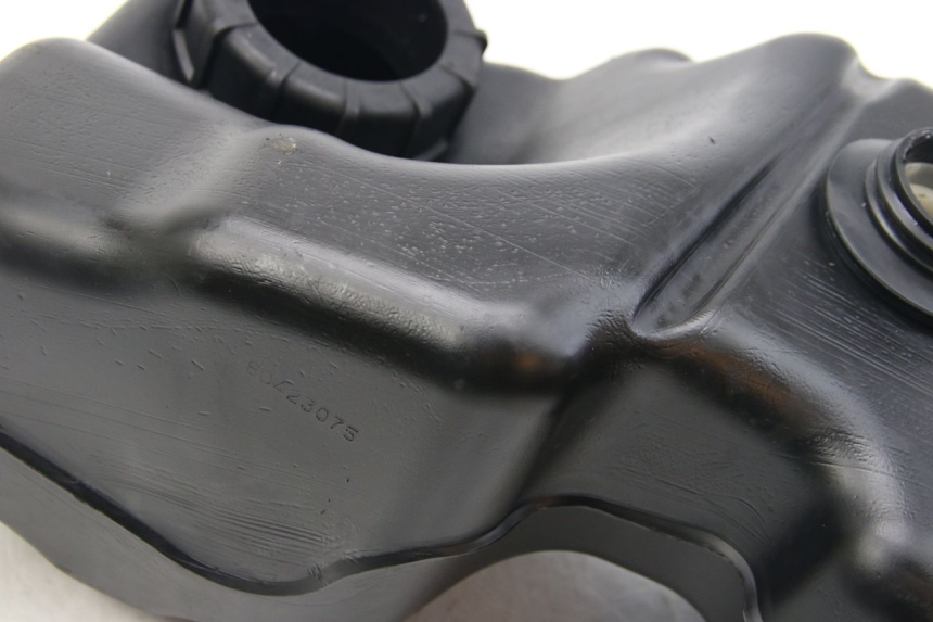 photo de RESERVOIR ESSENCE SUZUKI SIXTEEN 125 (2008 - 2010)