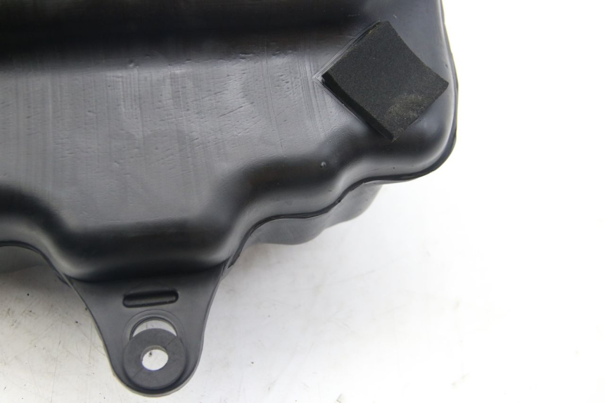 photo de RESERVOIR ESSENCE SUZUKI SIXTEEN 125 (2008 - 2010)