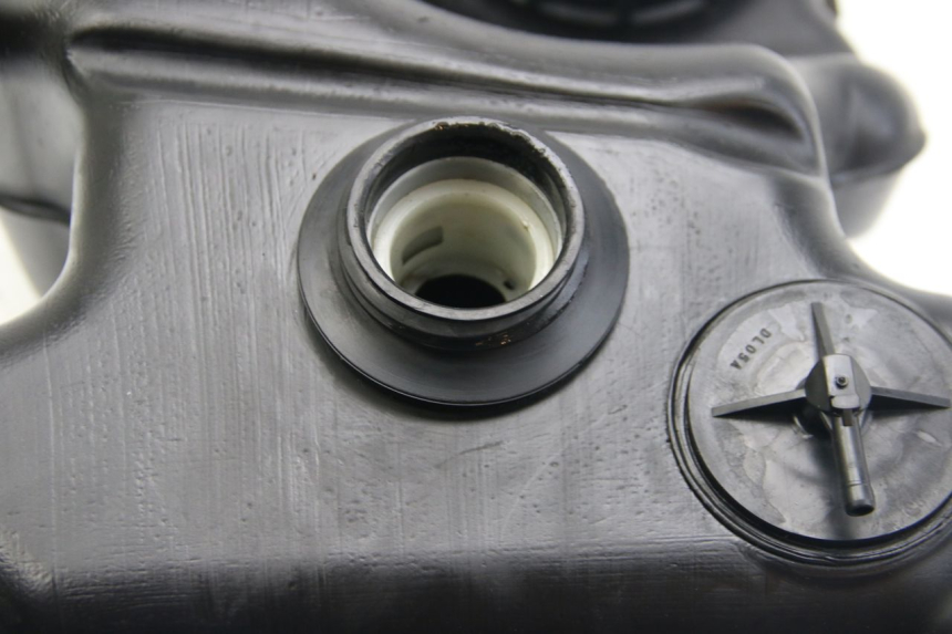 photo de RESERVOIR ESSENCE SUZUKI SIXTEEN 125 (2008 - 2010)