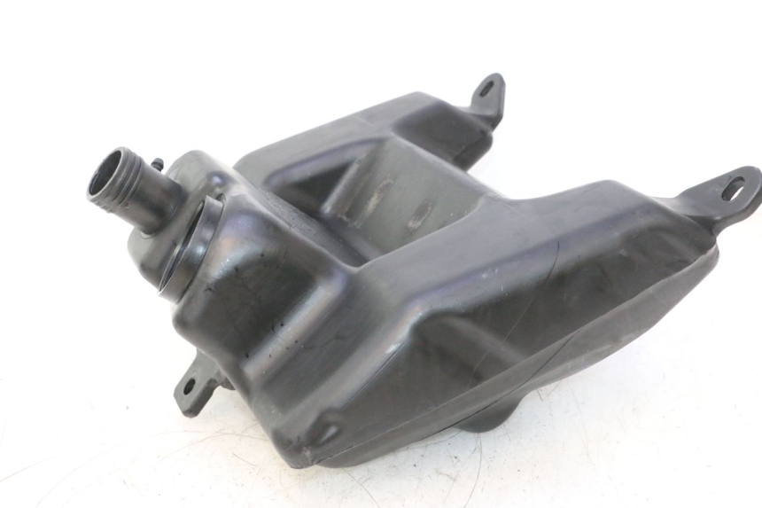 photo de RESERVOIR ESSENCE APRILIA SR 2T 50 (2012 - 2017) - Gros plan technique