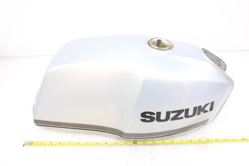photo de RESERVOIR ESSENCE SUZUKI GSX E 250 (1982 - 1983)