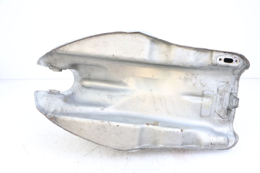 photo de RESERVOIR ESSENCE SUZUKI GSX E 250 (1982 - 1983)