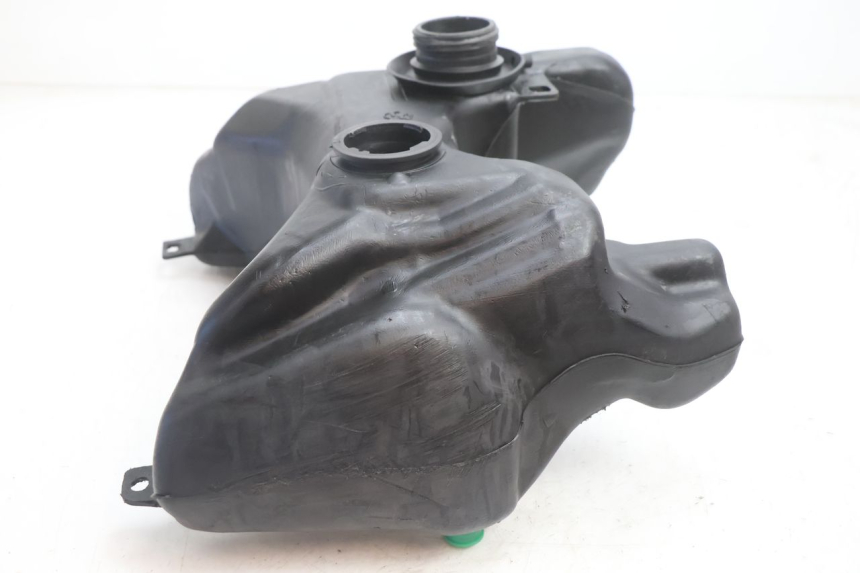 photo de RESERVOIR ESSENCE PEUGEOT TREKKER TKR 50 (2005 - 2014) - Gros plan technique