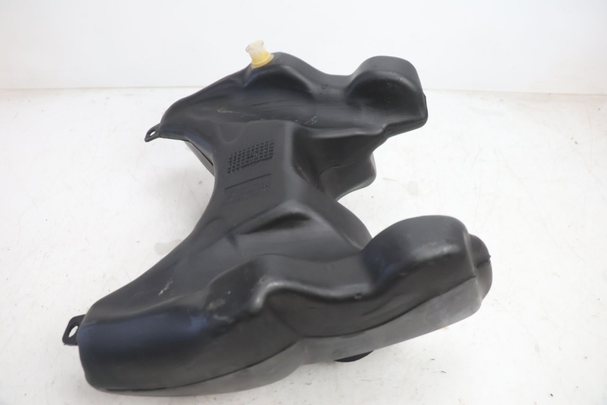 photo de RESERVOIR ESSENCE PEUGEOT TREKKER 50 (1995 - 2004) - Gros plan technique