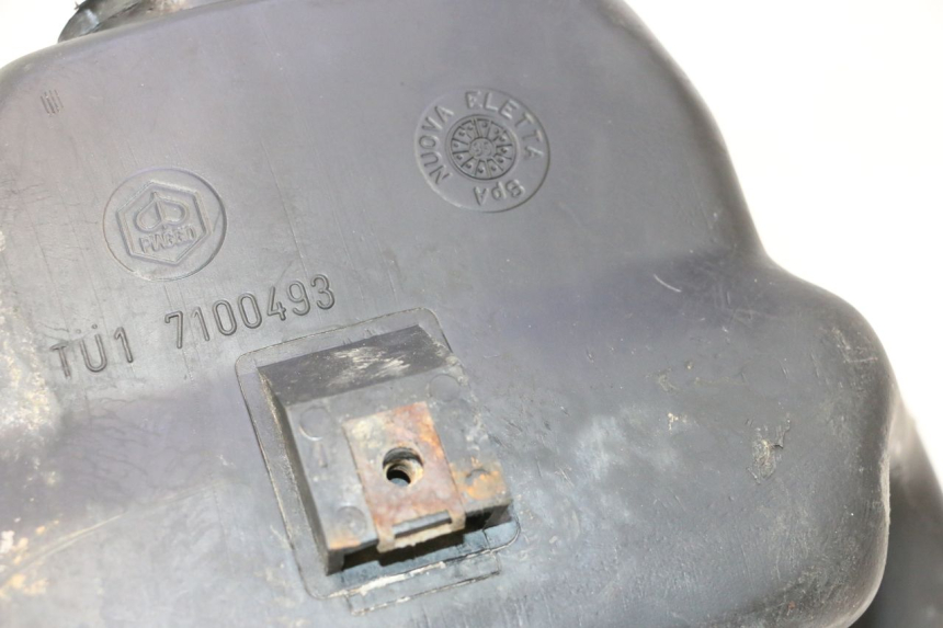 photo de RESERVOIR ESSENCE PIAGGIO TYPHOON 50 (1993 - 1999) - Détail de la pièce