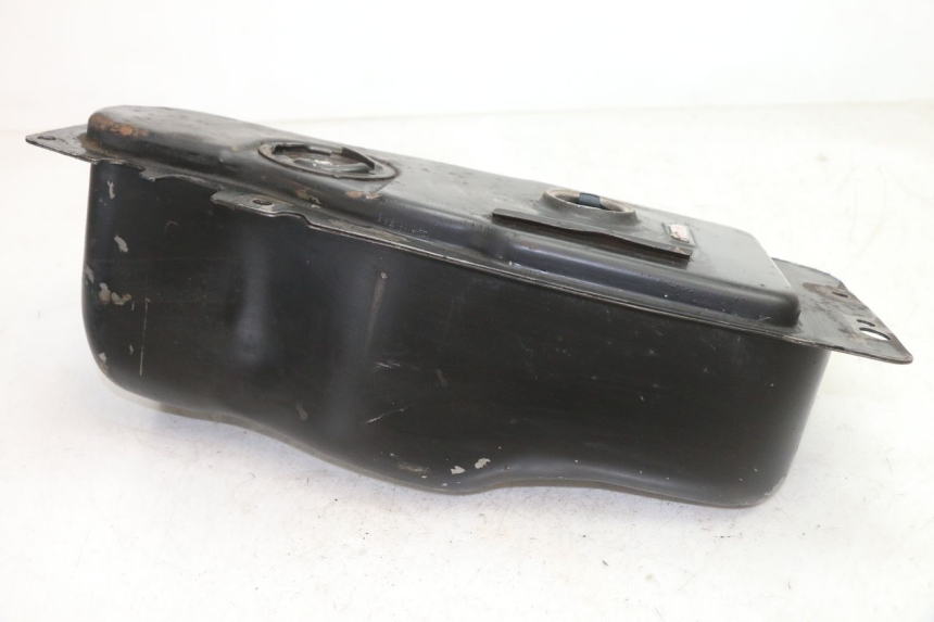 photo de RESERVOIR ESSENCE PIAGGIO VESPA PK FL 2T 50 (1990 - 1996) - Gros plan technique