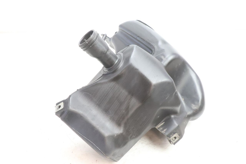 photo de RESERVOIR ESSENCE PIAGGIO VESPA PRIMAVERA 2T 50 (2013 - 2018) - Détail de la pièce