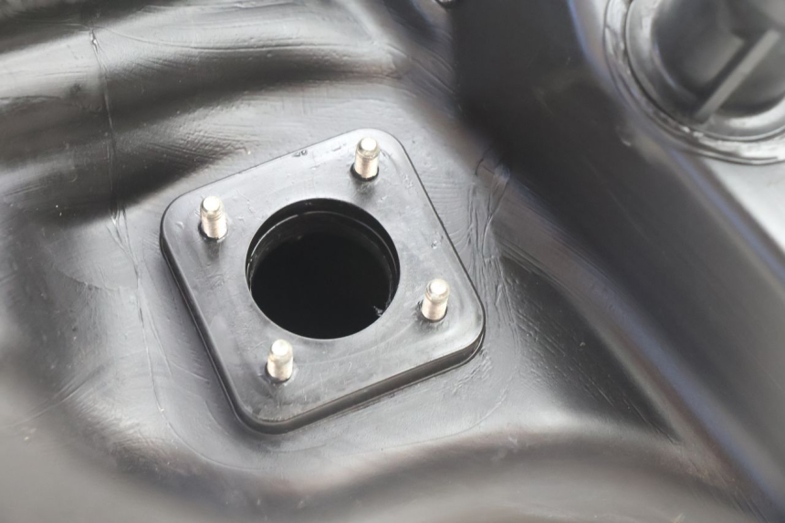 photo de RESERVOIR ESSENCE PIAGGIO VESPA PRIMAVERA 2T 50 (2013 - 2018) - Autre angle de vue