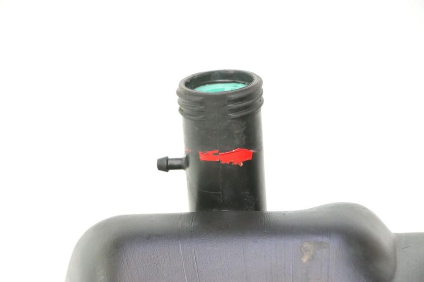photo de RESERVOIR ESSENCE PIAGGIO VESPA S 2T 50 (2007 - 2014) - Gros plan technique
