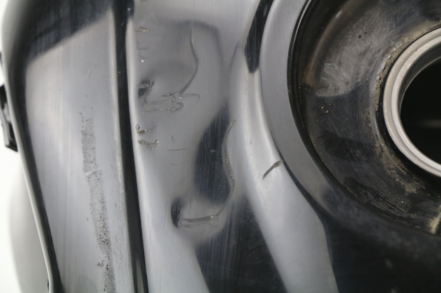 photo de RESERVOIR ESSENCE HONDA VFR F 1200 (2010 - 2015) - Gros plan technique