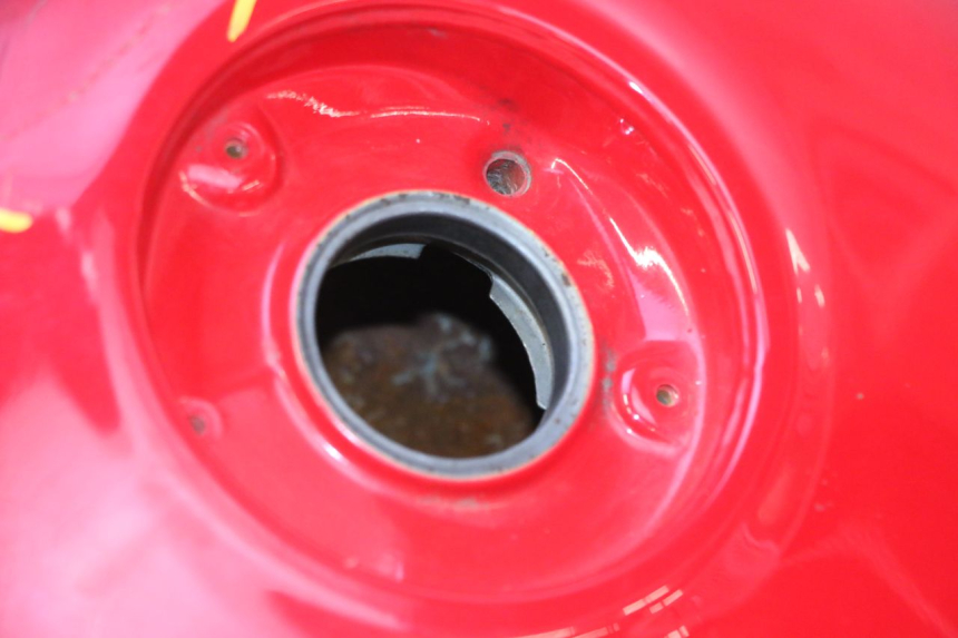 photo de RESERVOIR ESSENCE HONDA VFR FI RC46 800 (1998 - 2001) - Points de fixation