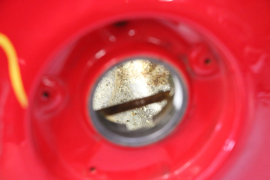 photo de RESERVOIR ESSENCE HONDA VFR FI RC46 800 (1998 - 2001) - Gros plan technique