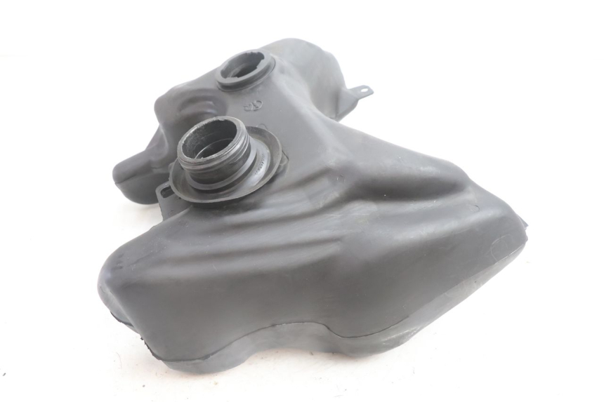 photo de RESERVOIR ESSENCE PEUGEOT VIVACITY 100 (1999 - 2008) - Autre angle de vue