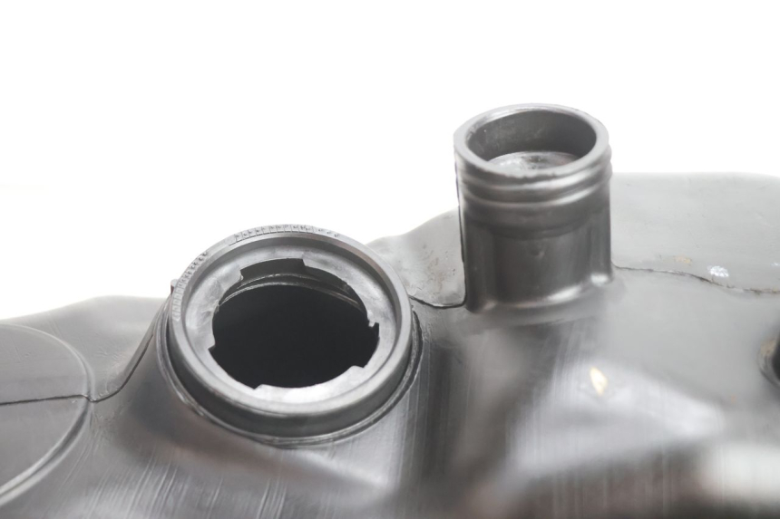photo de RESERVOIR ESSENCE PIAGGIO X8 STREET 125 (2006 - 2007) - Zoom état d’usage