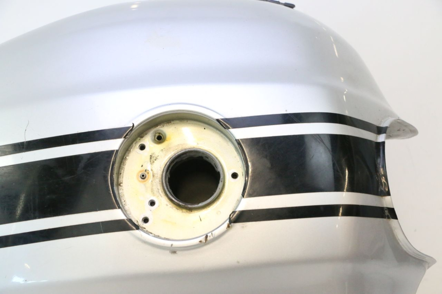 photo de RESERVOIR ESSENCE YAMAHA XJR 1300 (1998 - 2002) - Vue rapprochée