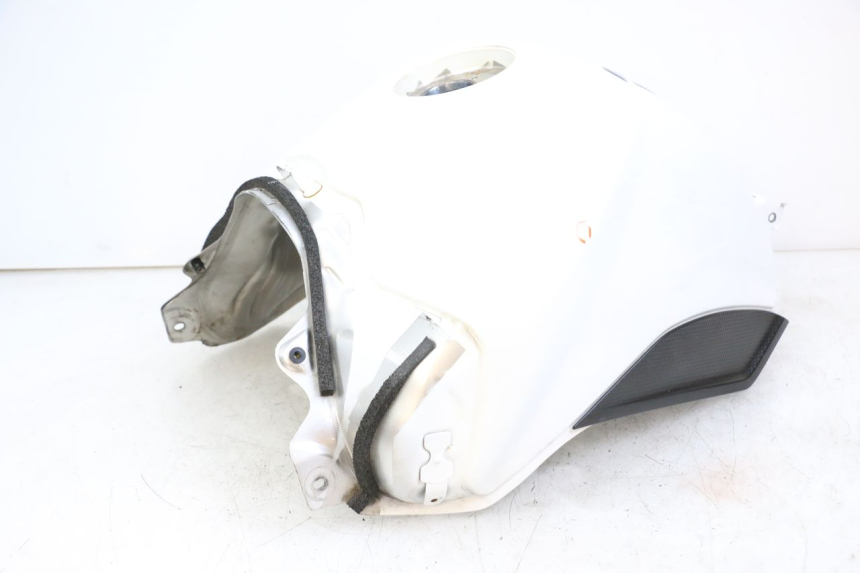 photo de RESERVOIR ESSENCE YAMAHA FZ1 FAZER 1000 (2007 - 2009)