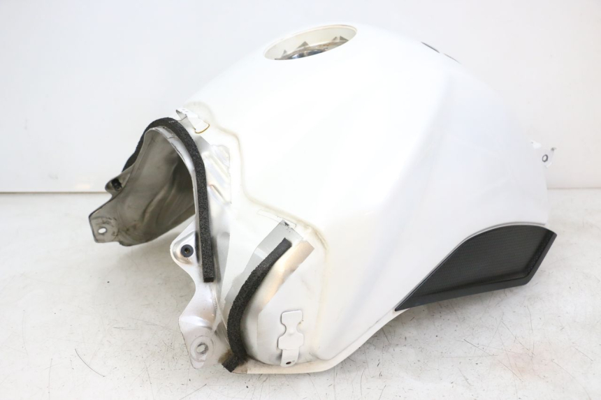 photo de RESERVOIR ESSENCE YAMAHA FZ1 FAZER 1000 (2007 - 2009)