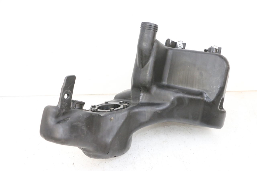 photo de RESERVOIR ESSENCE PIAGGIO ZIP 4T 50 (2018 - 2020) - Gros plan technique