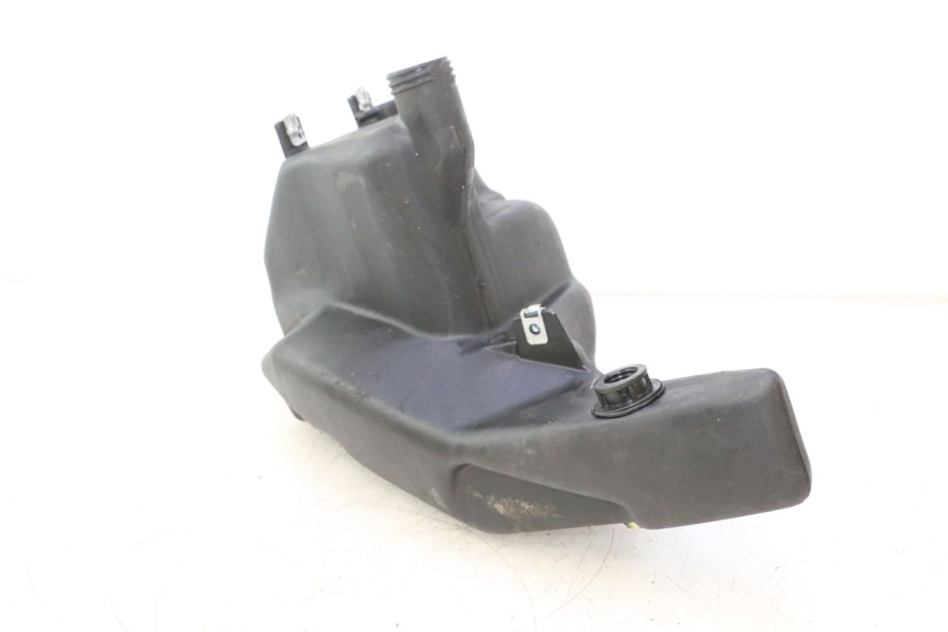 photo de RESERVOIR ESSENCE PIAGGIO ZIP 4T 50 (2006 - 2017) - Points de fixation