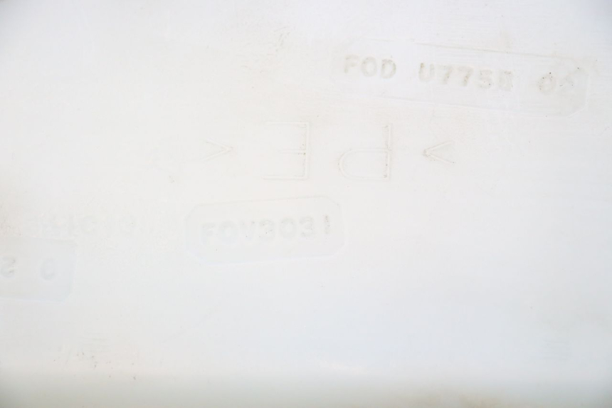 photo de RESERVOIR HUILE YAMAHA WAVE RUNNER GP R 1200 (2000 - 2003) - Autre angle de vue
