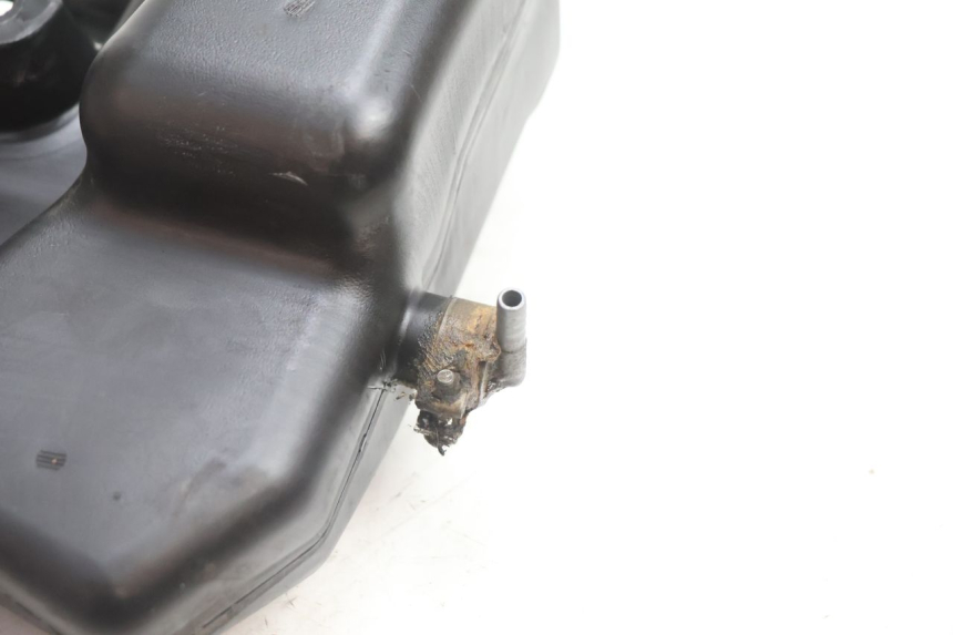photo de RÉSERVOIR HUILE PIAGGIO ZIP 2T 50 (2009 - 2019) - État de surface