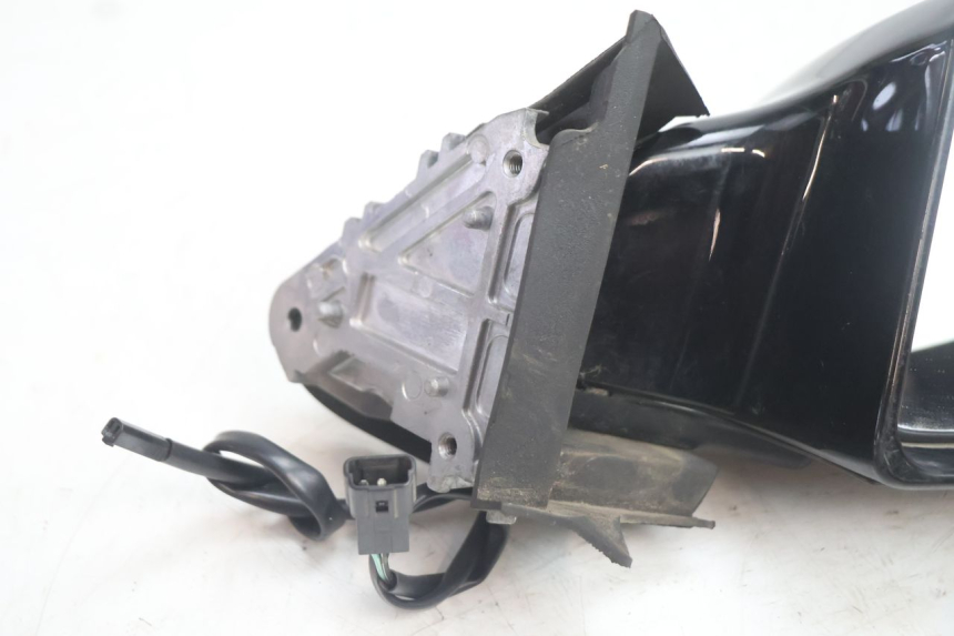 photo de RETROVISEUR DROIT SUZUKI BURGMAN EXECUTIVE ABS 650 (2006 - 2012) - Détail de la pièce