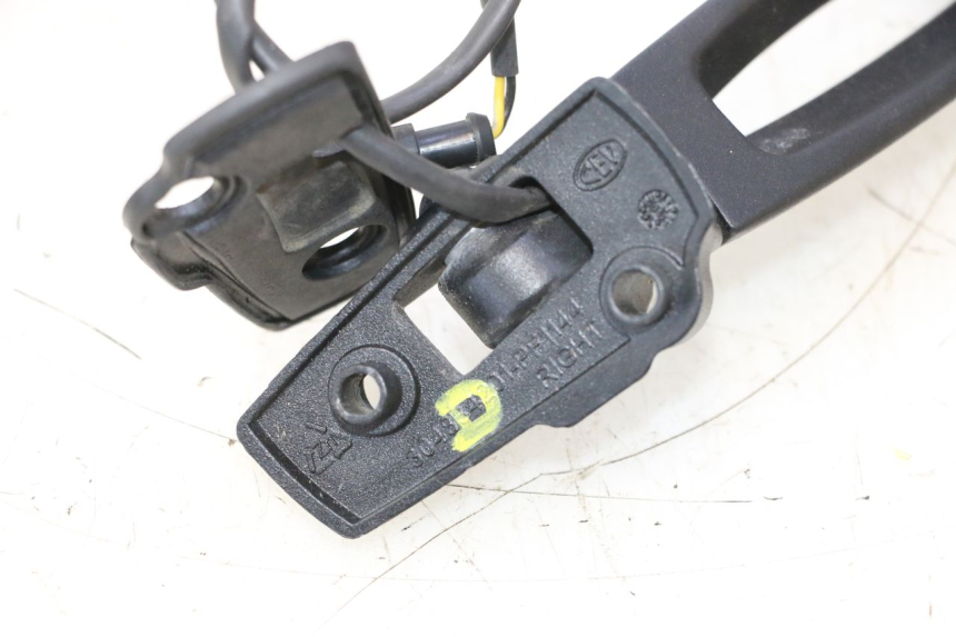 photo de RETROVISEUR DROIT CAN-AM SPYDER RS 1000 (2008 - 2012) - Détail de la pièce