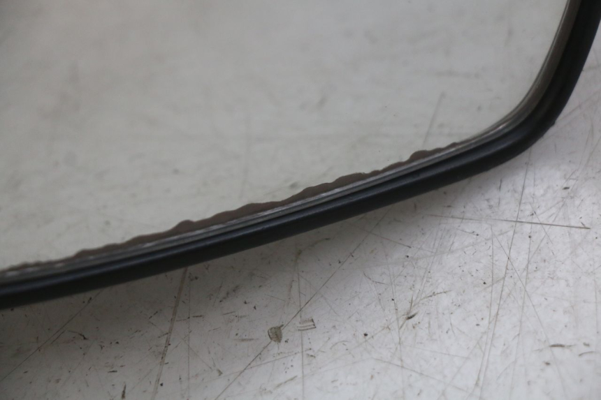 photo de RETROVISEUR DROIT PEUGEOT SV 125 (1991 - 1994) - Zoom état d’usage