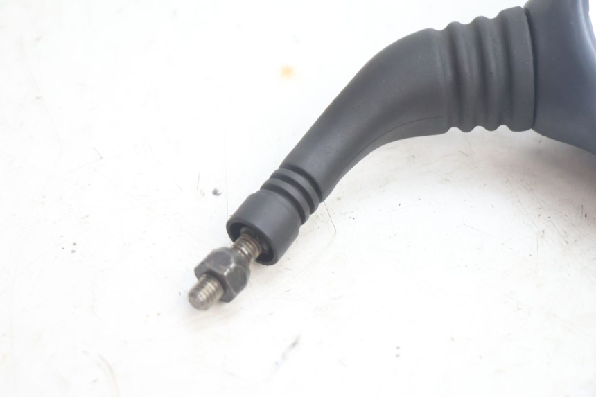 photo de RéTROVISEUR DROIT YAMAHA YP MAJESTY 125 (2002 - 2006) - Zoom état d’usage