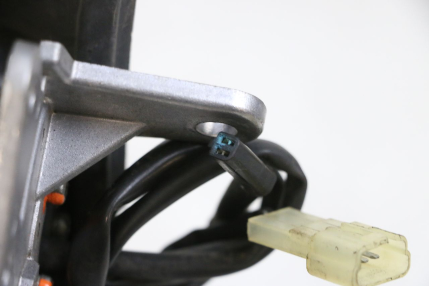 photo de RETROVISEUR GAUCHE SUZUKI BURGMAN 650 (2013 - 2020)