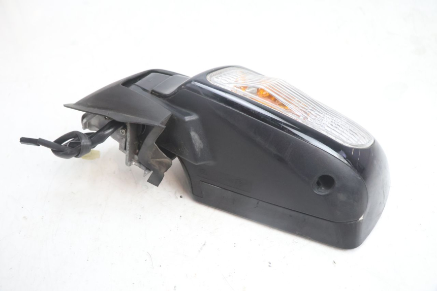 photo de RETROVISEUR GAUCHE SUZUKI BURGMAN EXECUTIVE ABS 650 (2006 - 2012) - Points de fixation