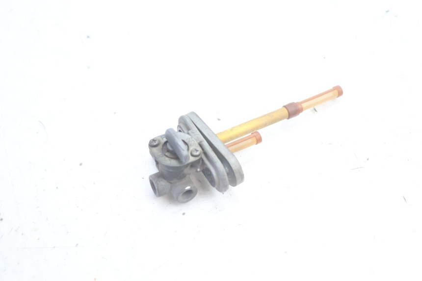 photo de ROBINET RESERVOIR SUZUKI DR S 600 (1985 - 1989) - Zoom état d’usage