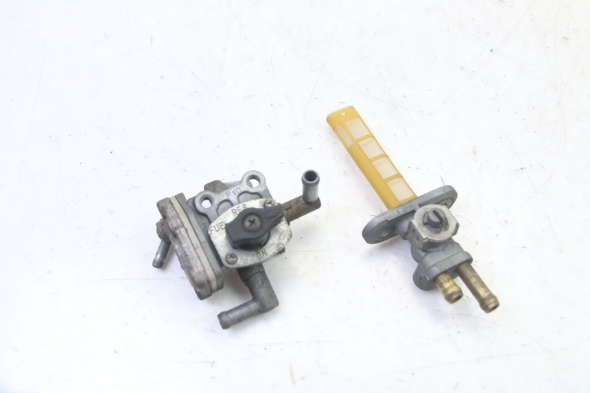 photo de ROBINET RESERVOIR SUZUKI GS GSE 500 (2001 - 2003)