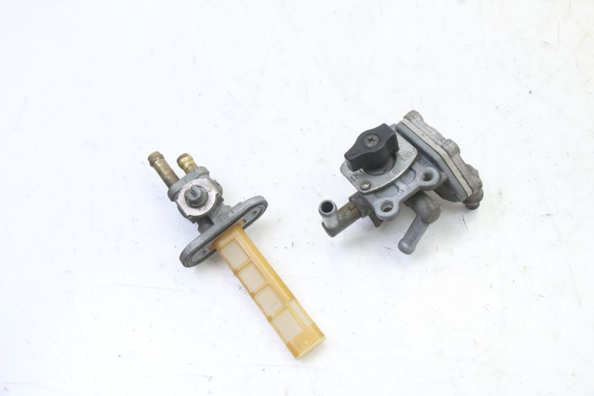 photo de ROBINET RESERVOIR SUZUKI GS GSE 500 (2001 - 2003)